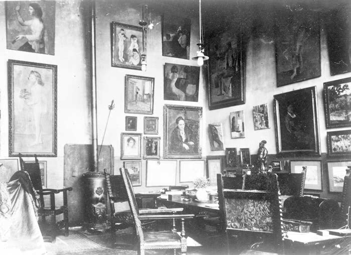 The Stein's salon filled with artworks...