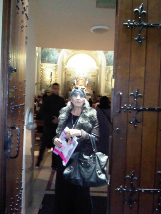 At the door of the Chapelle Notre-Dame de la Médaille Miraculeuse...