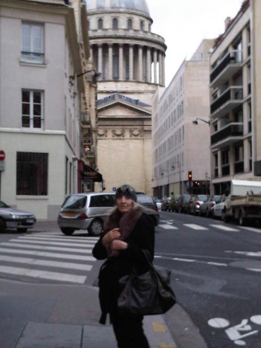 In front of the Panthéon...